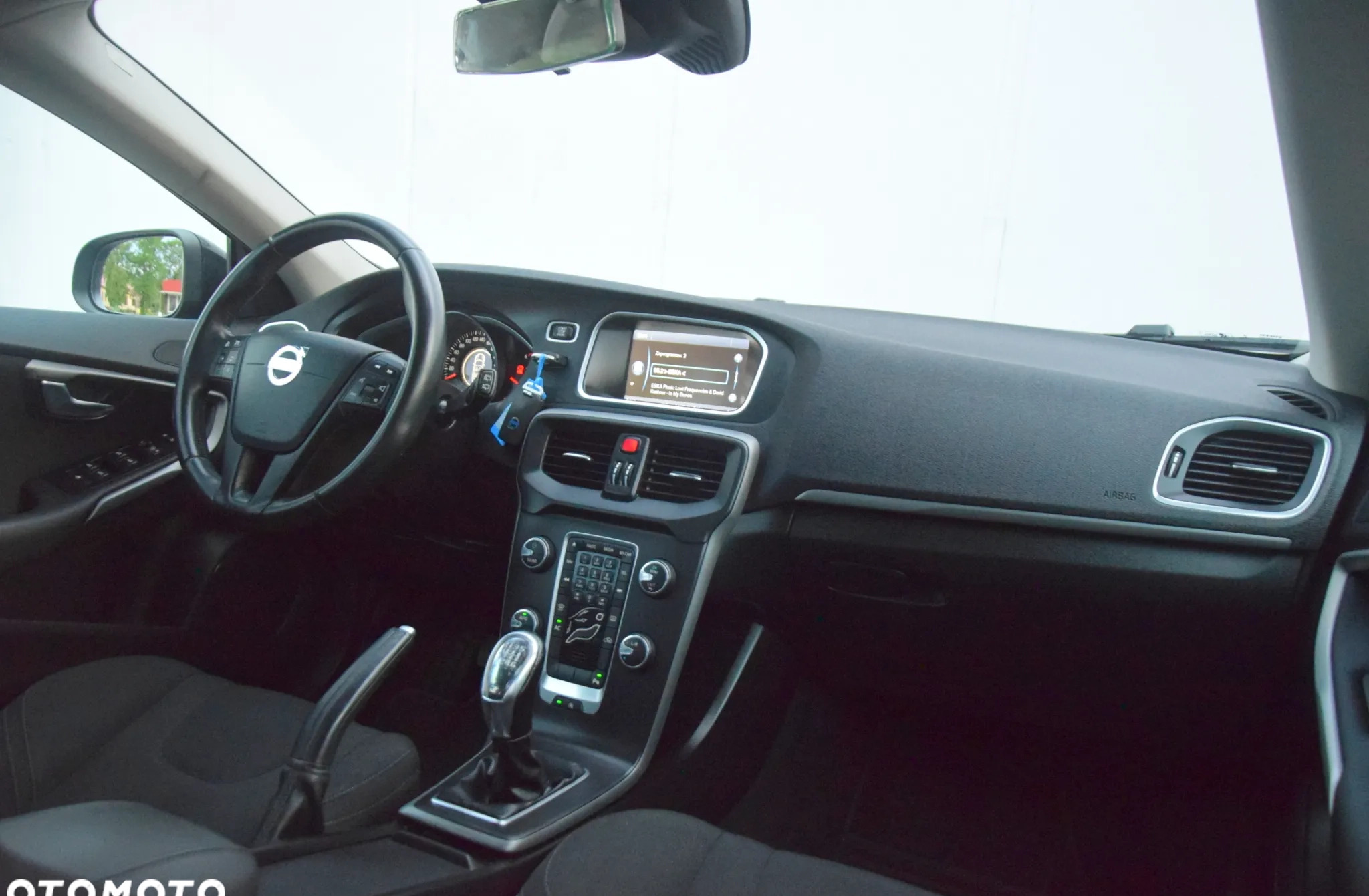 Volvo V40 cena 33700 przebieg: 206430, rok produkcji 2013 z Stryków małe 781